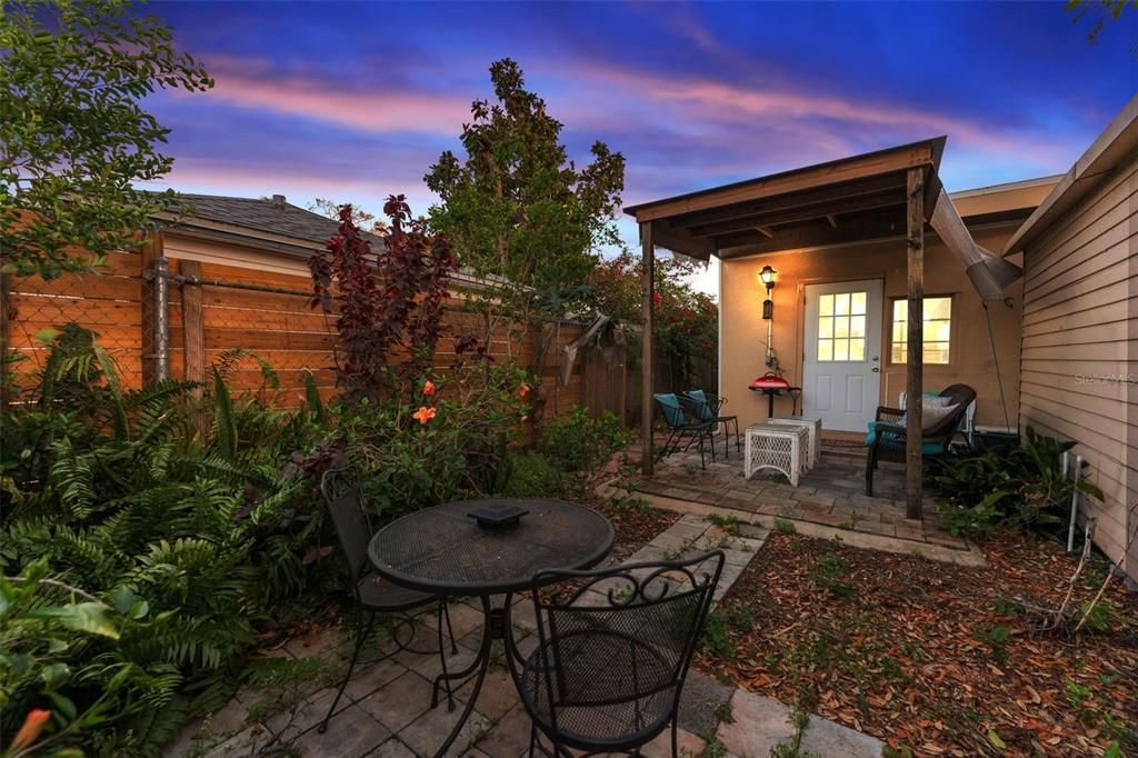 For Sale: $1,499,000 (6 beds, 5 baths, 3850 Square Feet)