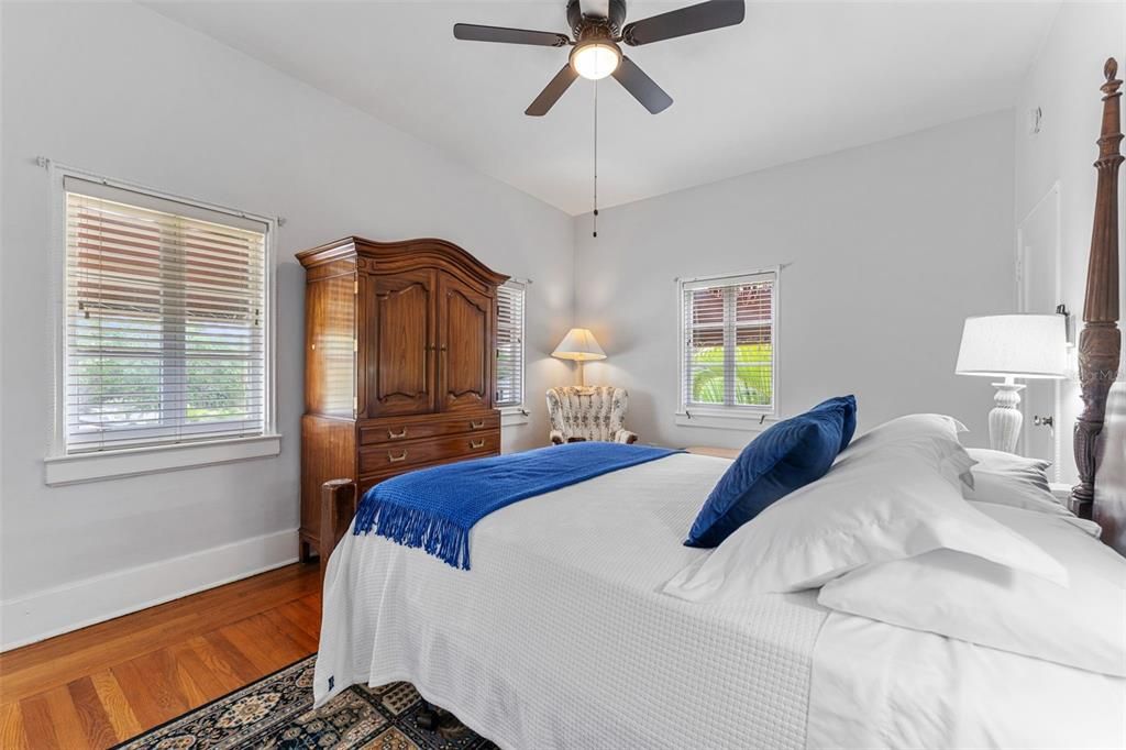 For Sale: $1,499,000 (6 beds, 5 baths, 3850 Square Feet)