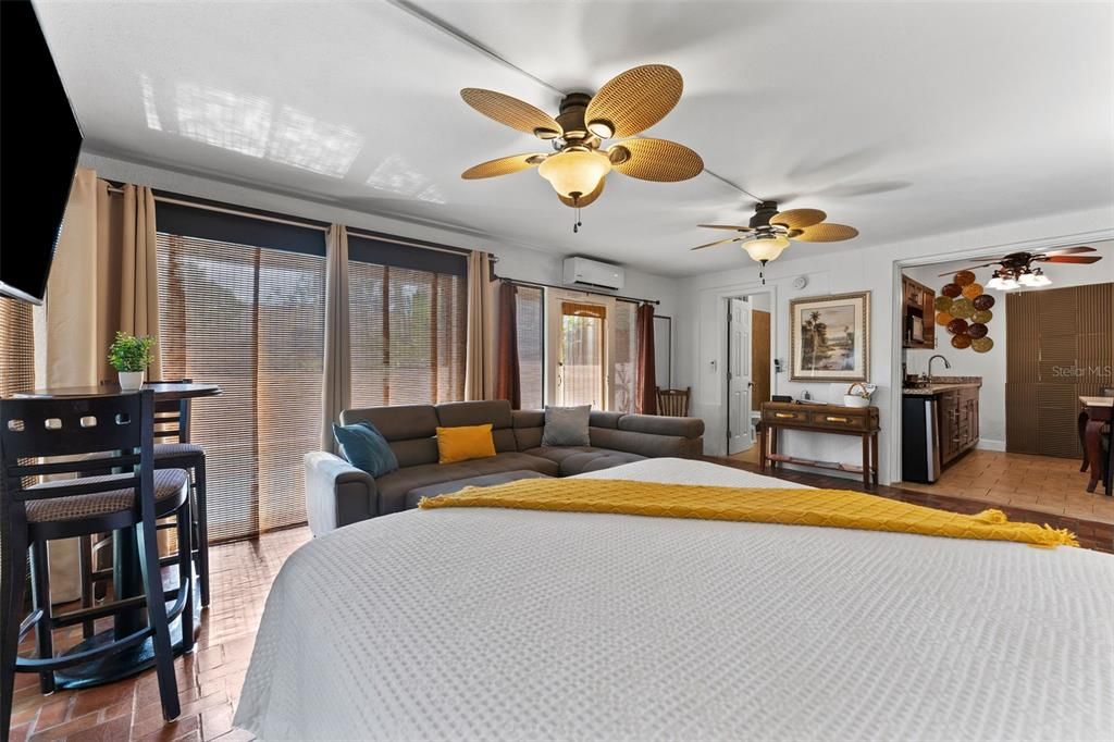 For Sale: $1,499,000 (6 beds, 5 baths, 3850 Square Feet)