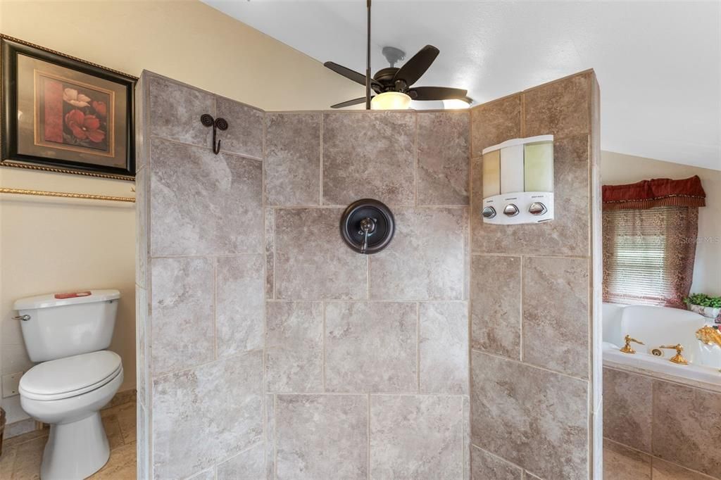 For Sale: $1,499,000 (6 beds, 5 baths, 3850 Square Feet)