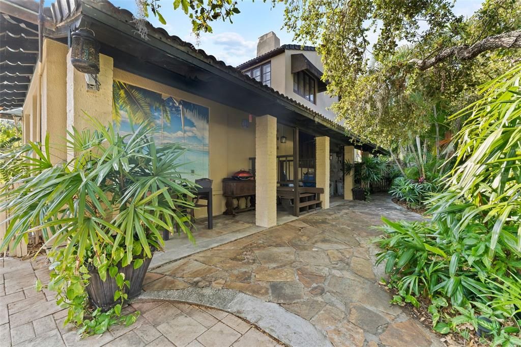 For Sale: $1,499,000 (6 beds, 5 baths, 3850 Square Feet)