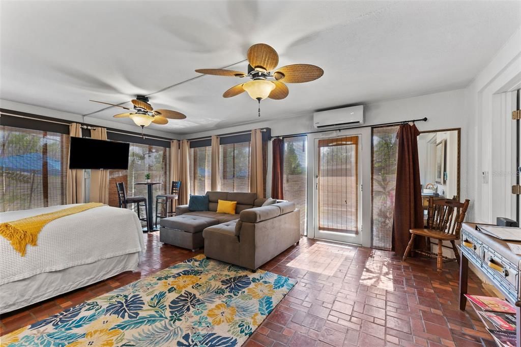 For Sale: $1,499,000 (6 beds, 5 baths, 3850 Square Feet)