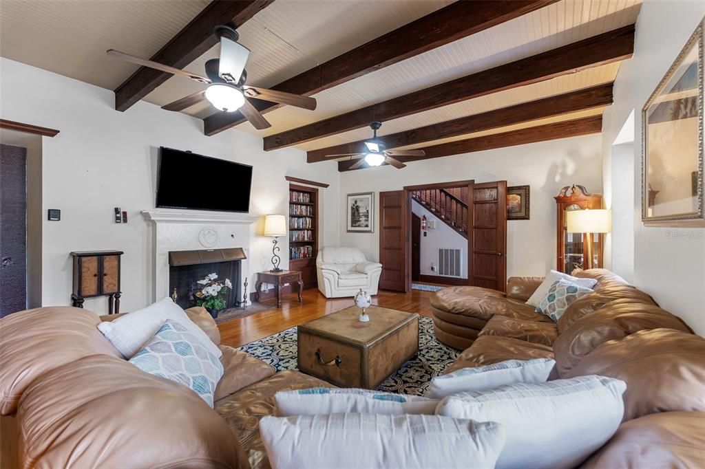 For Sale: $1,499,000 (6 beds, 5 baths, 3850 Square Feet)