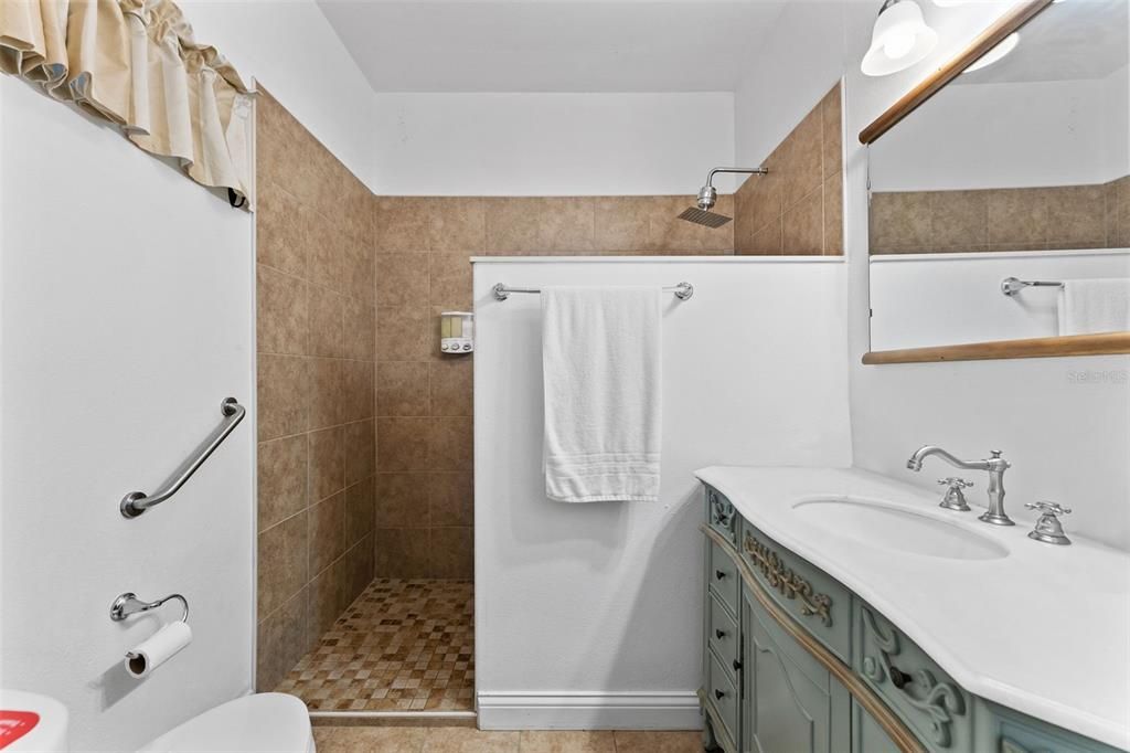 For Sale: $1,499,000 (6 beds, 5 baths, 3850 Square Feet)