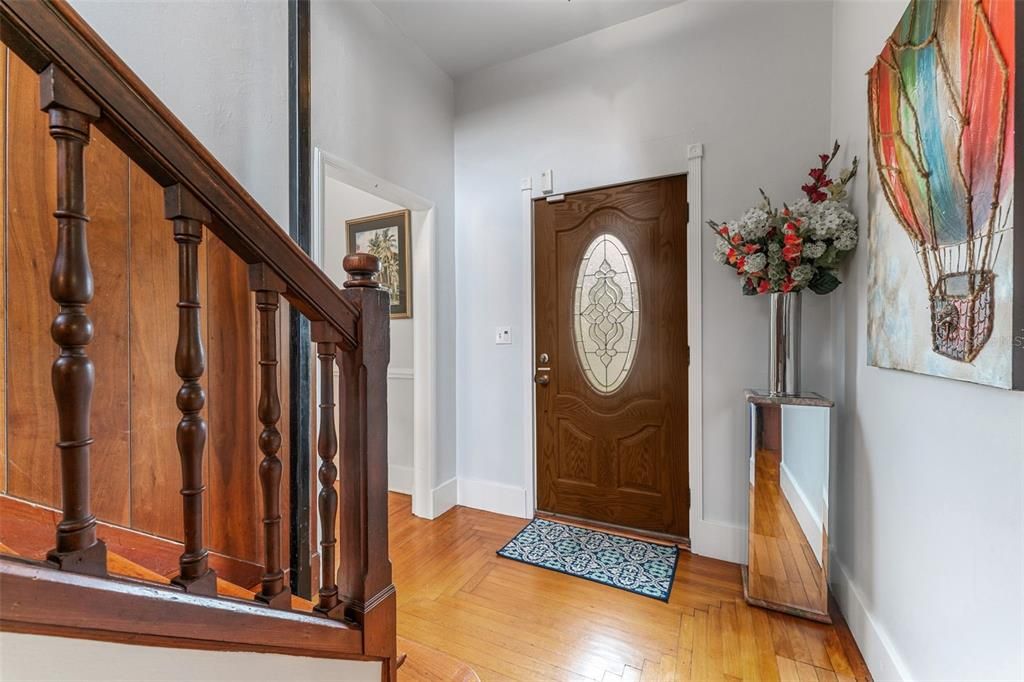 For Sale: $1,499,000 (6 beds, 5 baths, 3850 Square Feet)