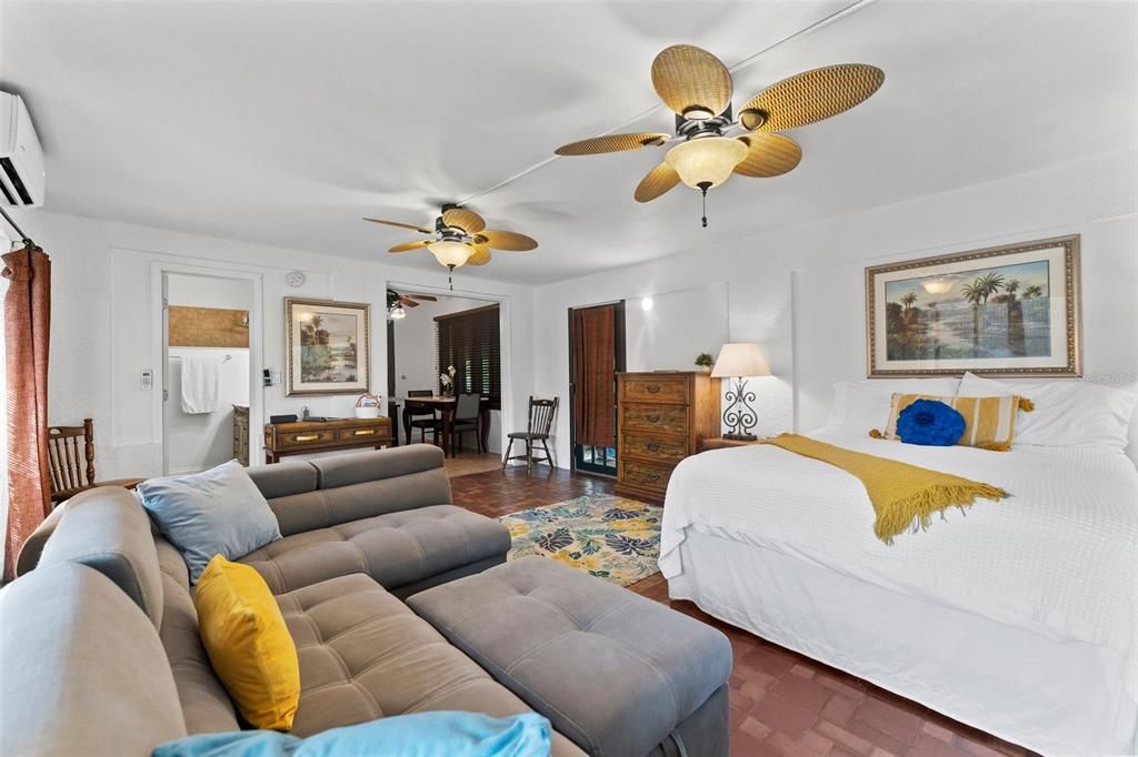 For Sale: $1,499,000 (6 beds, 5 baths, 3850 Square Feet)