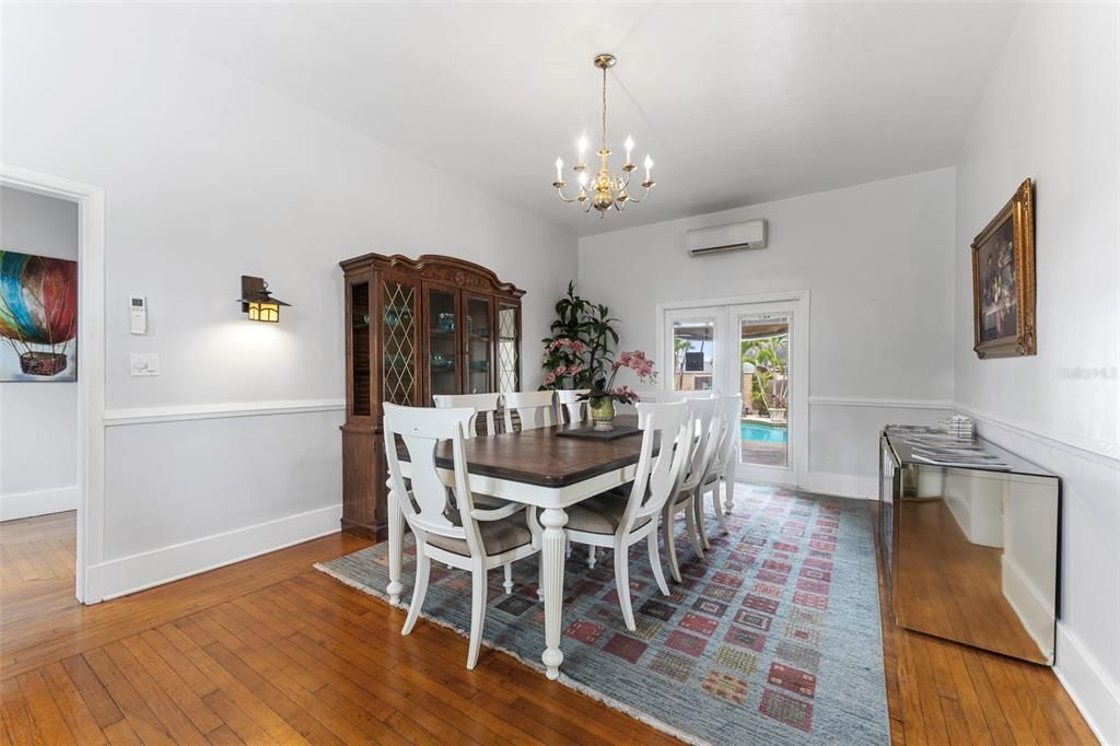 For Sale: $1,499,000 (6 beds, 5 baths, 3850 Square Feet)