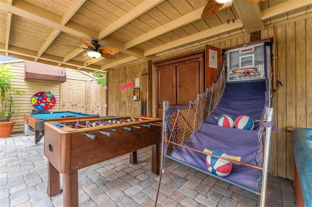 For Sale: $1,499,000 (6 beds, 5 baths, 3850 Square Feet)