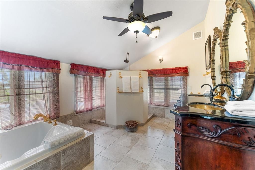 For Sale: $1,499,000 (6 beds, 5 baths, 3850 Square Feet)