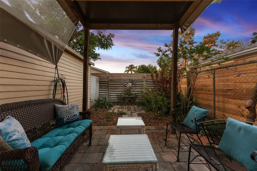 For Sale: $1,499,000 (6 beds, 5 baths, 3850 Square Feet)