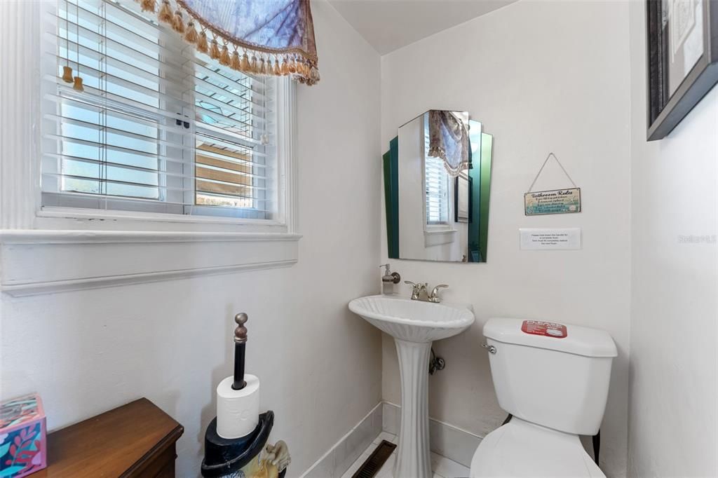 For Sale: $1,499,000 (6 beds, 5 baths, 3850 Square Feet)