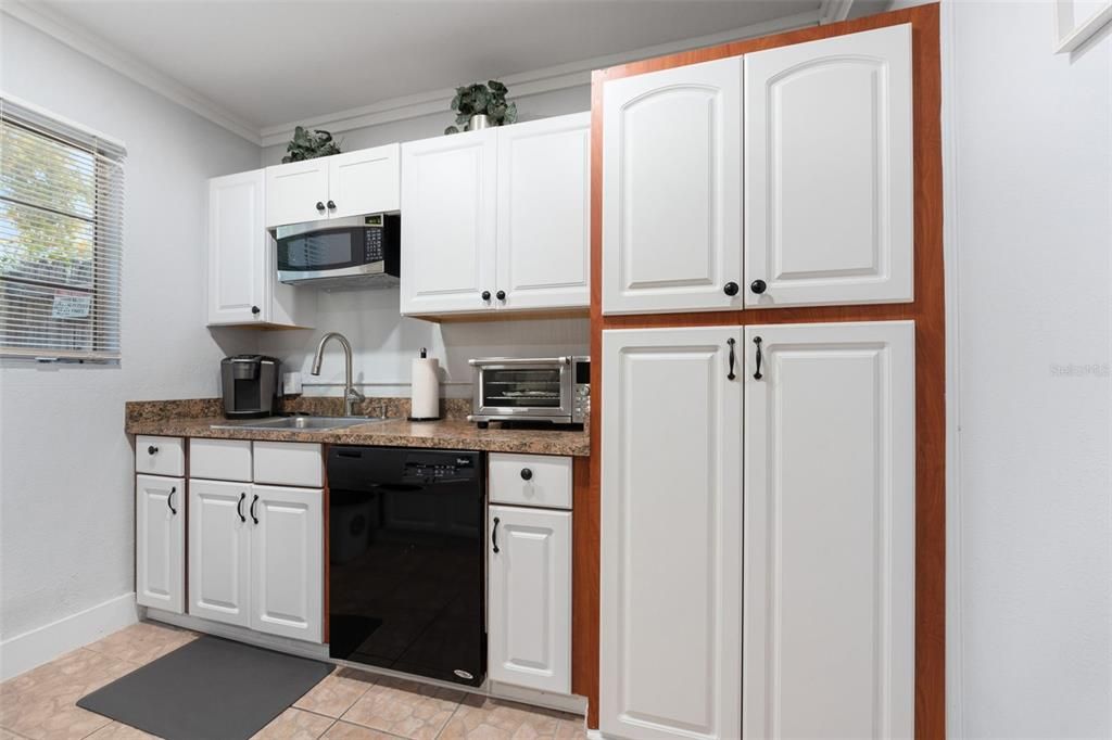 For Sale: $1,499,000 (6 beds, 5 baths, 3850 Square Feet)