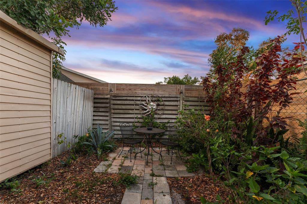 For Sale: $1,499,000 (6 beds, 5 baths, 3850 Square Feet)