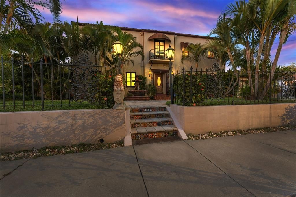 For Sale: $1,499,000 (6 beds, 5 baths, 3850 Square Feet)