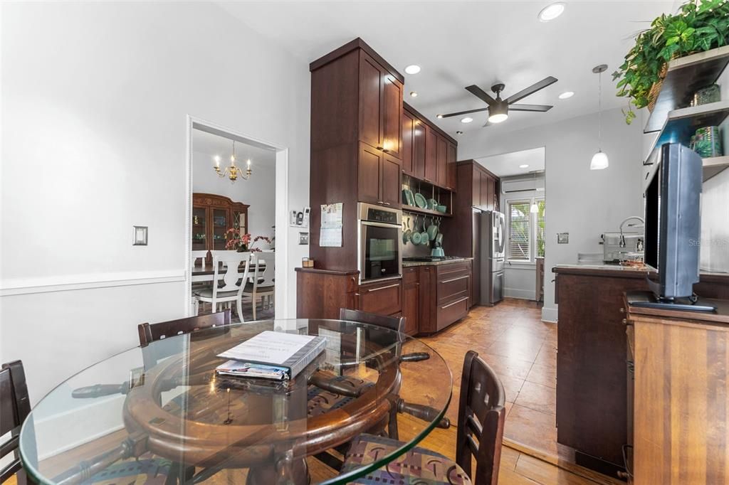 For Sale: $1,499,000 (6 beds, 5 baths, 3850 Square Feet)