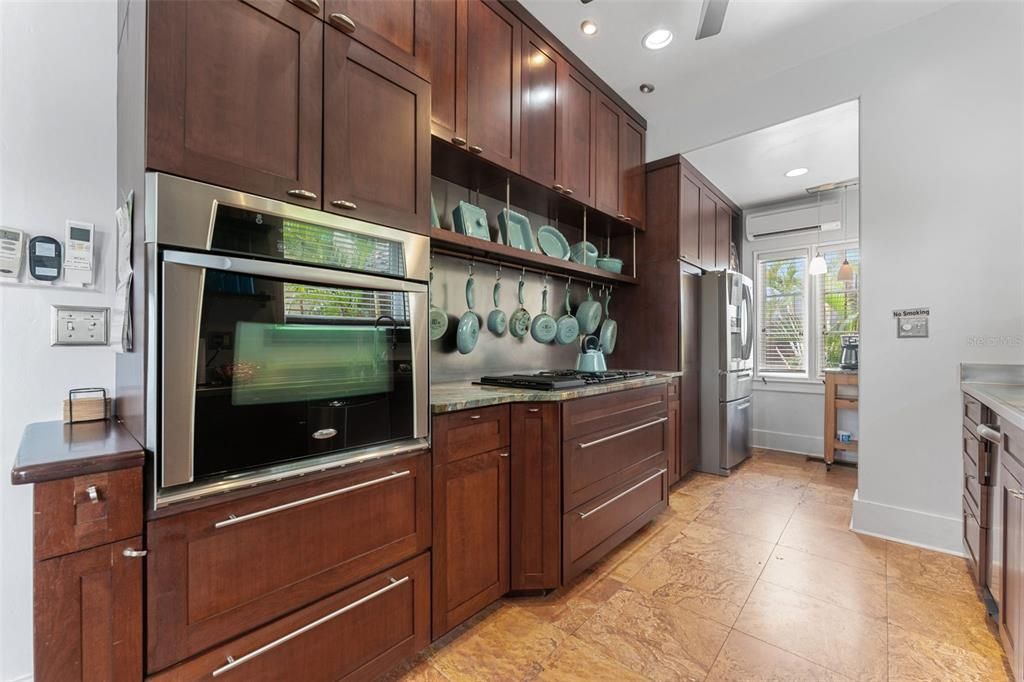 For Sale: $1,499,000 (6 beds, 5 baths, 3850 Square Feet)