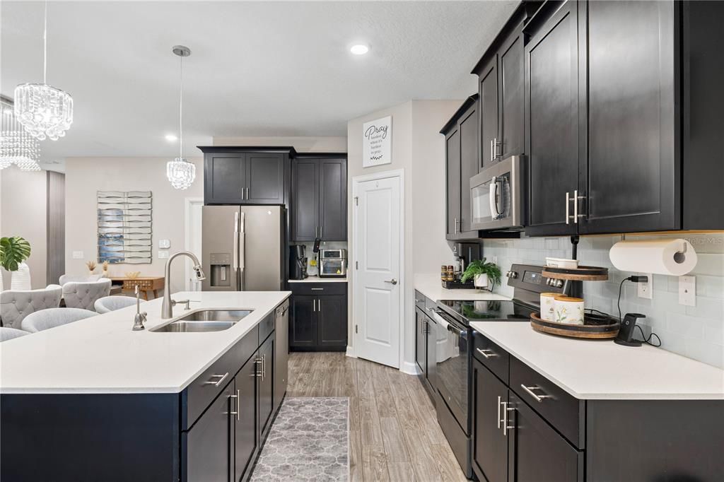 На продажу: $759,000 (5 спален, 3 ванн, 3683 Квадратных фут)