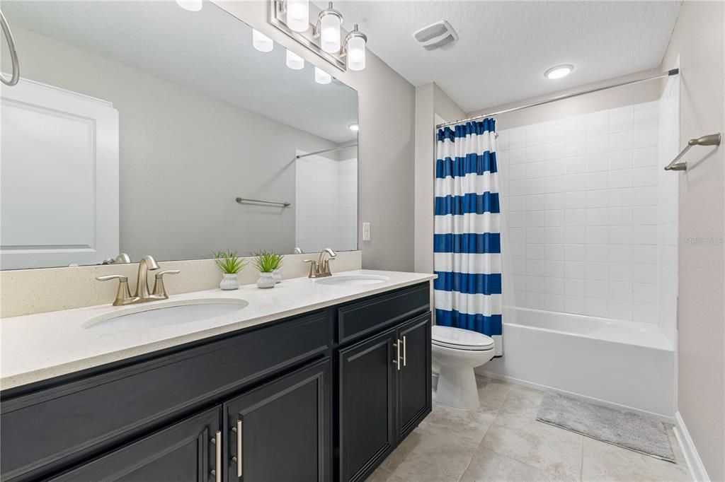 На продажу: $759,000 (5 спален, 3 ванн, 3683 Квадратных фут)