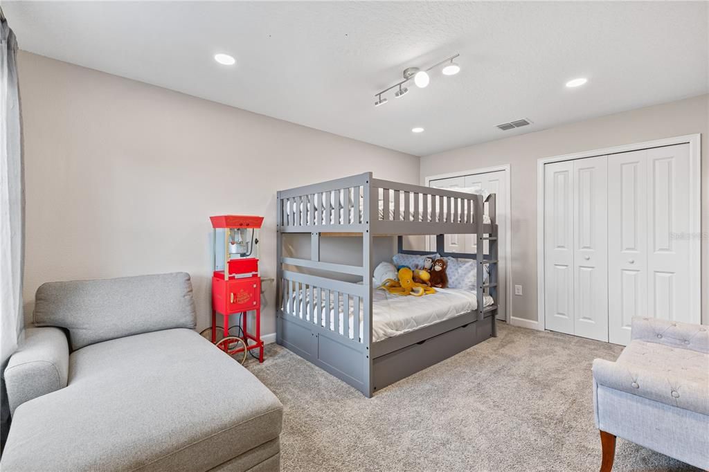 На продажу: $759,000 (5 спален, 3 ванн, 3683 Квадратных фут)