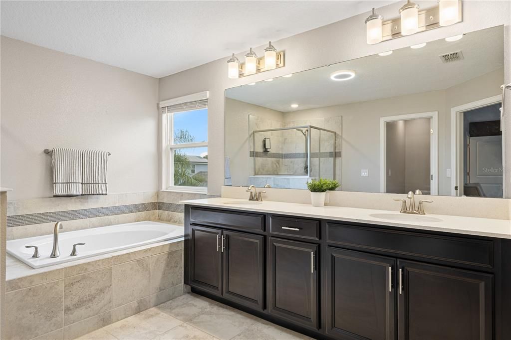 На продажу: $759,000 (5 спален, 3 ванн, 3683 Квадратных фут)