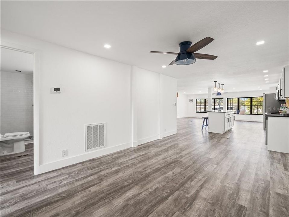 合同活跃: $179,000 (2 贝兹, 2 浴室, 1344 平方英尺)