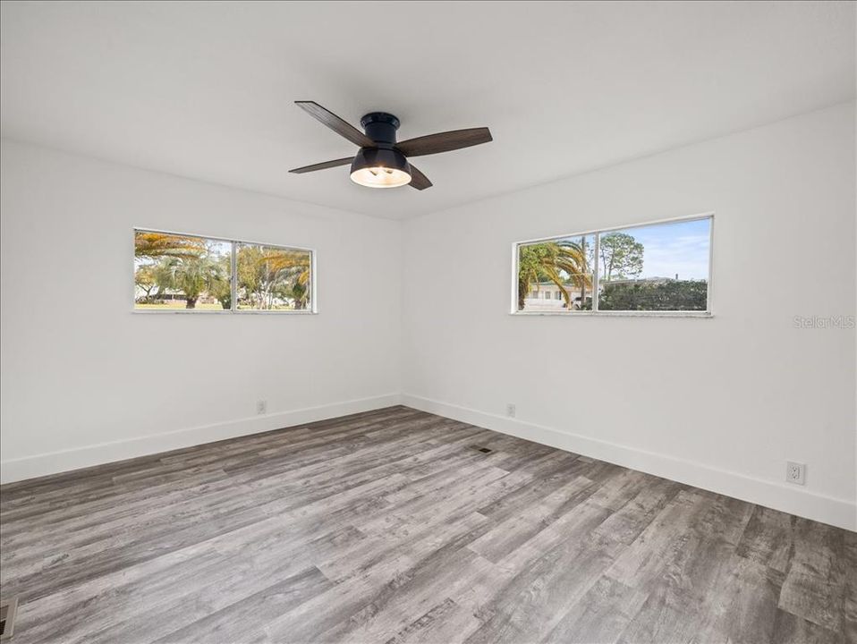 合同活跃: $179,000 (2 贝兹, 2 浴室, 1344 平方英尺)