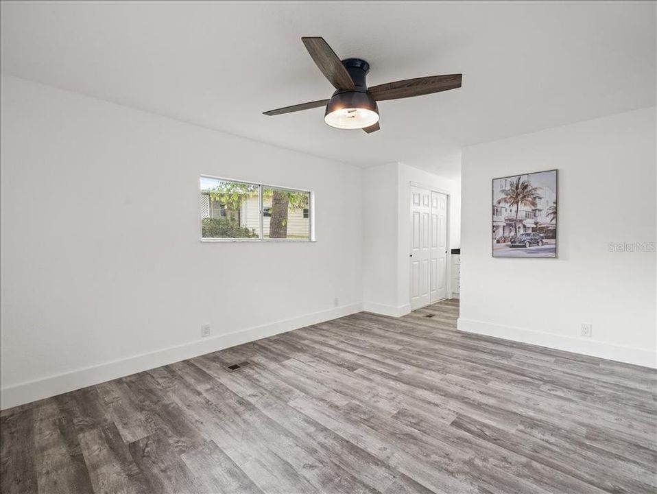 合同活跃: $179,000 (2 贝兹, 2 浴室, 1344 平方英尺)