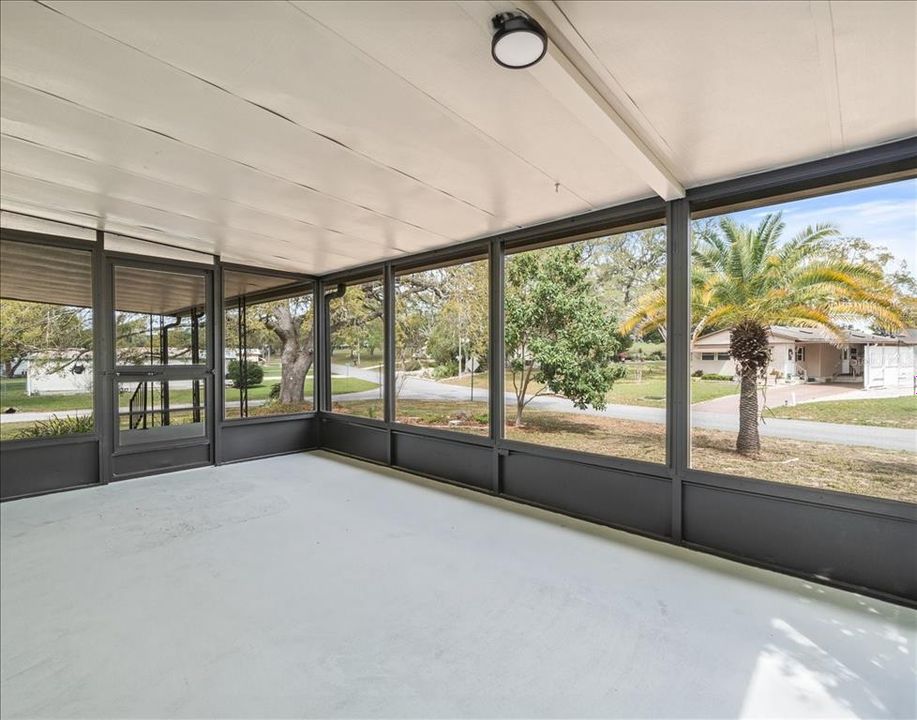 合同活跃: $179,000 (2 贝兹, 2 浴室, 1344 平方英尺)