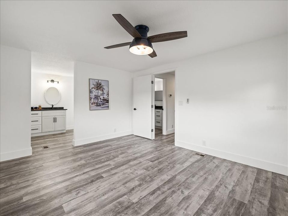 合同活跃: $179,000 (2 贝兹, 2 浴室, 1344 平方英尺)