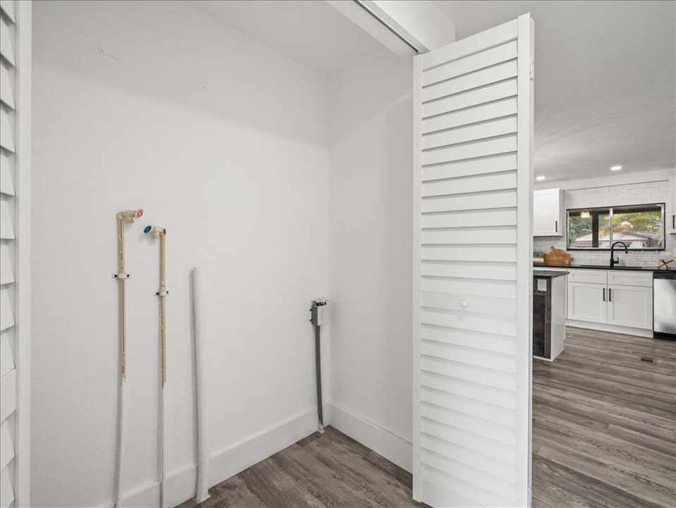 合同活跃: $179,000 (2 贝兹, 2 浴室, 1344 平方英尺)