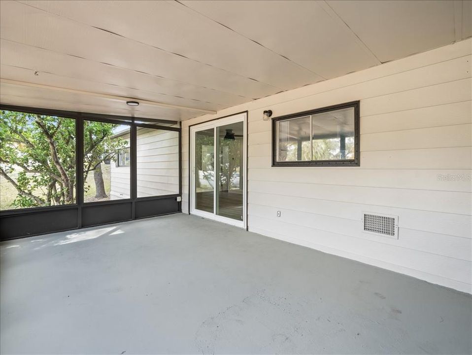 合同活跃: $179,000 (2 贝兹, 2 浴室, 1344 平方英尺)