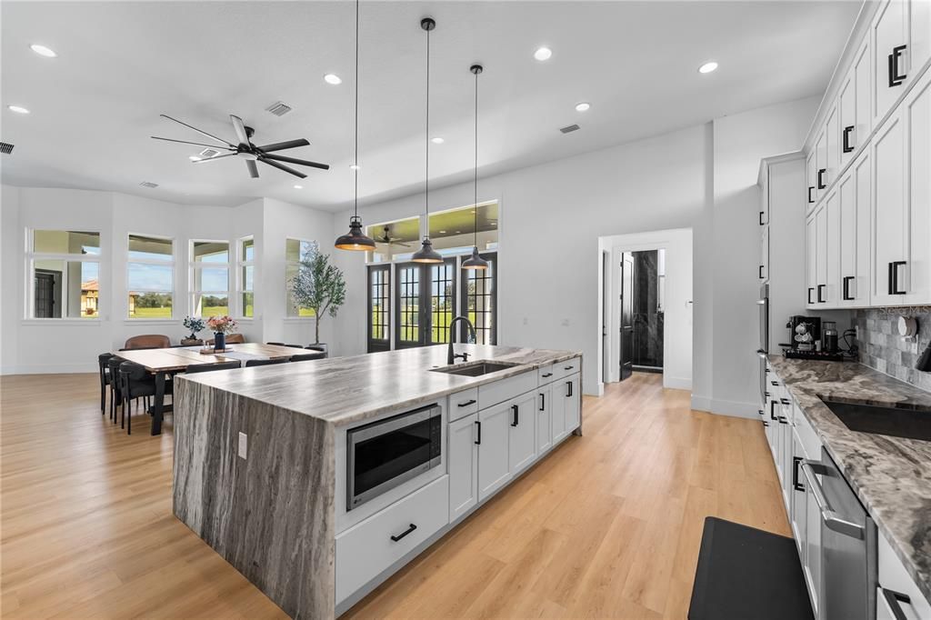 待售: $1,650,000 (7 贝兹, 5 浴室, 5566 平方英尺)