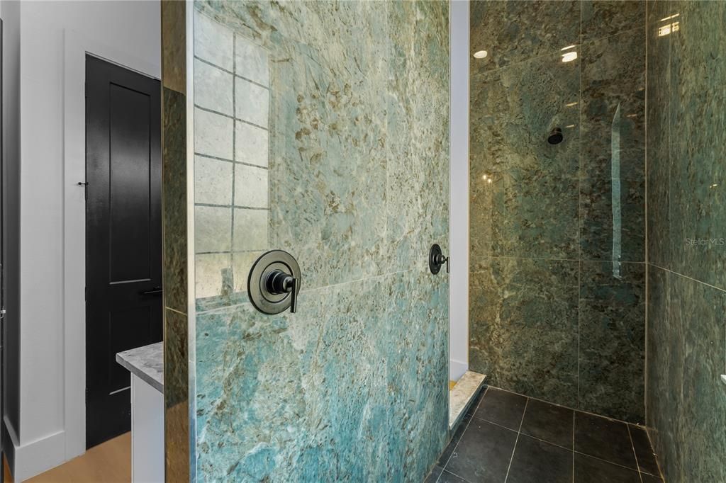 待售: $1,650,000 (7 贝兹, 5 浴室, 5566 平方英尺)