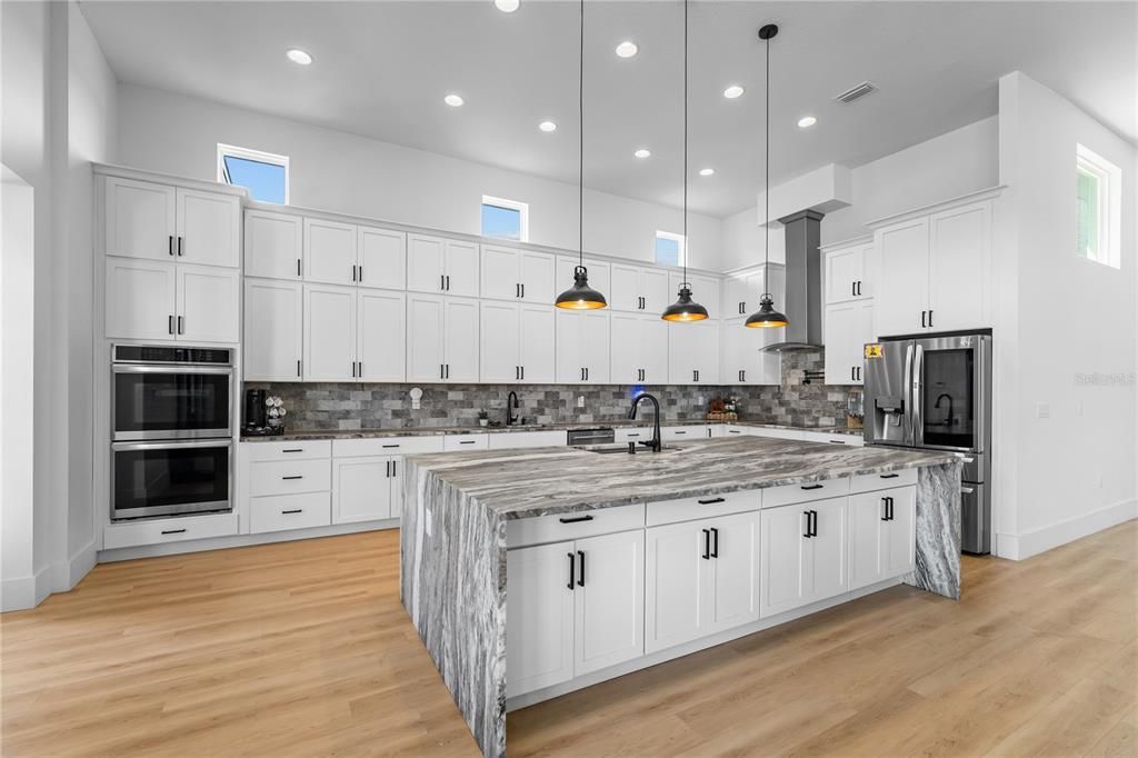 待售: $1,650,000 (7 贝兹, 5 浴室, 5566 平方英尺)