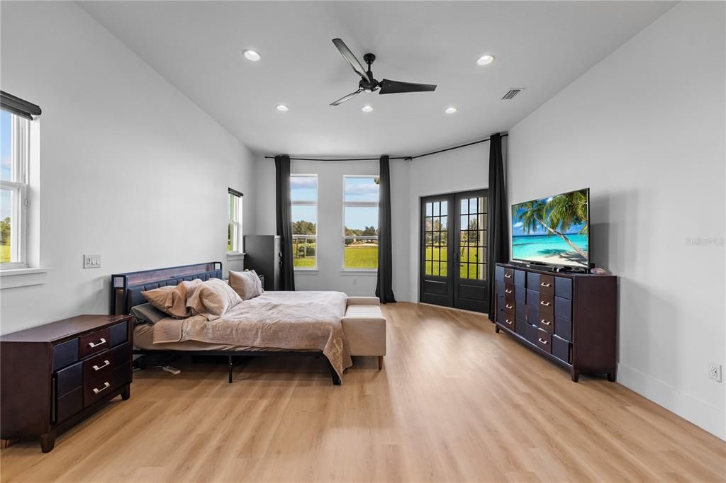 待售: $1,650,000 (7 贝兹, 5 浴室, 5566 平方英尺)