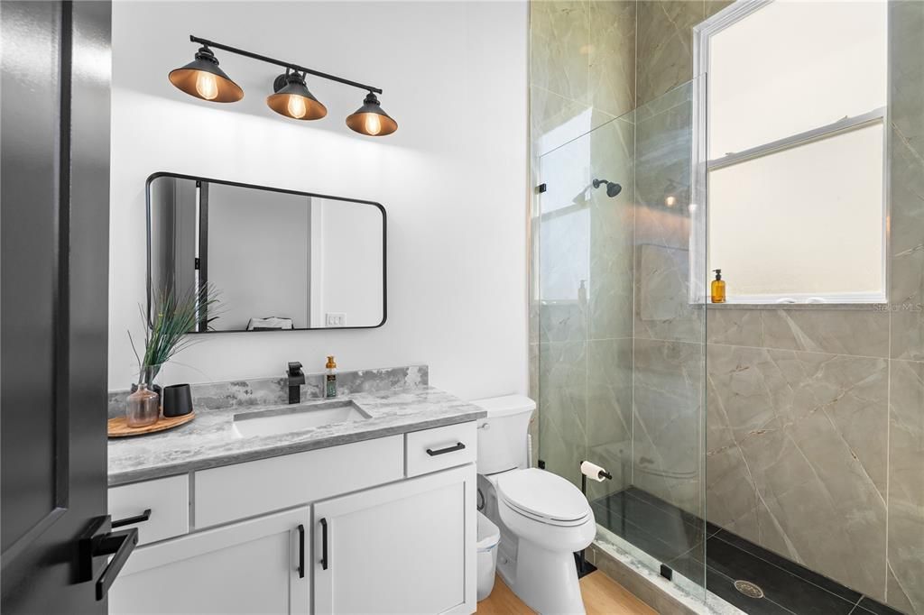 待售: $1,650,000 (7 贝兹, 5 浴室, 5566 平方英尺)