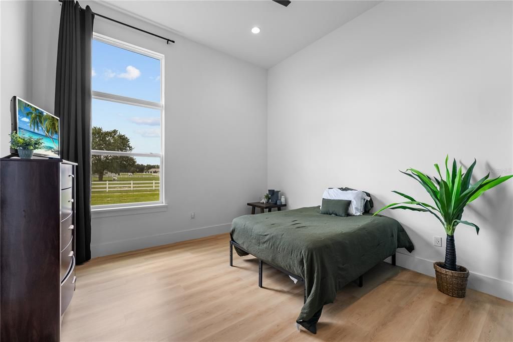 待售: $1,650,000 (7 贝兹, 5 浴室, 5566 平方英尺)