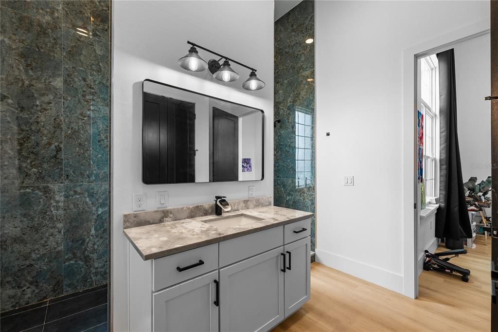 待售: $1,650,000 (7 贝兹, 5 浴室, 5566 平方英尺)