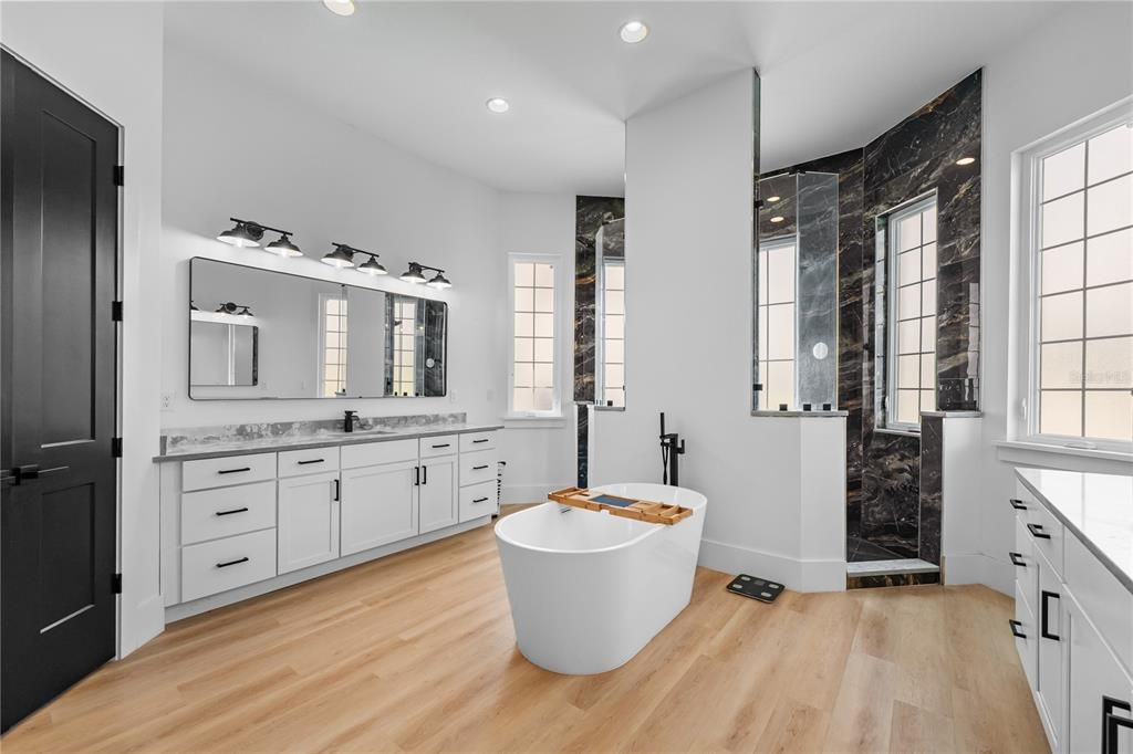 待售: $1,650,000 (7 贝兹, 5 浴室, 5566 平方英尺)