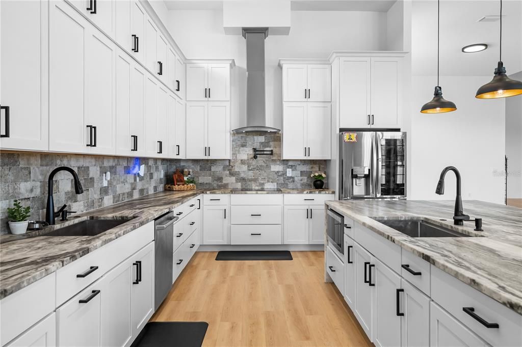 待售: $1,650,000 (7 贝兹, 5 浴室, 5566 平方英尺)