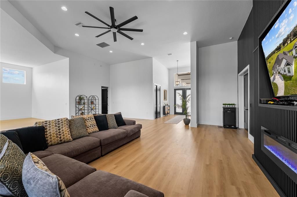 待售: $1,650,000 (7 贝兹, 5 浴室, 5566 平方英尺)