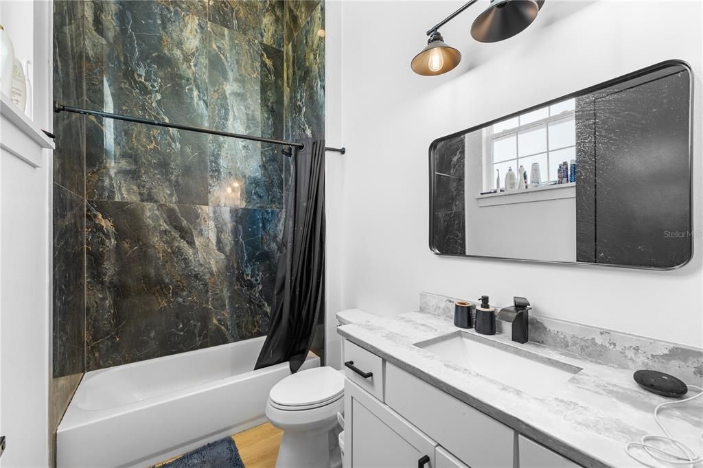 待售: $1,650,000 (7 贝兹, 5 浴室, 5566 平方英尺)