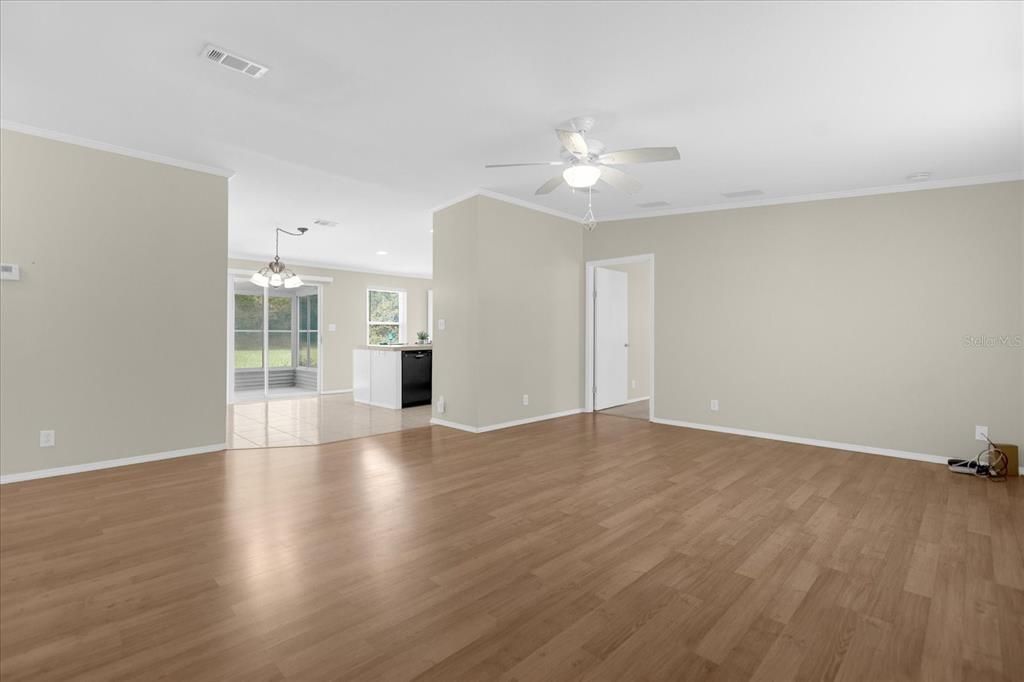 待售: $263,900 (3 贝兹, 2 浴室, 1560 平方英尺)