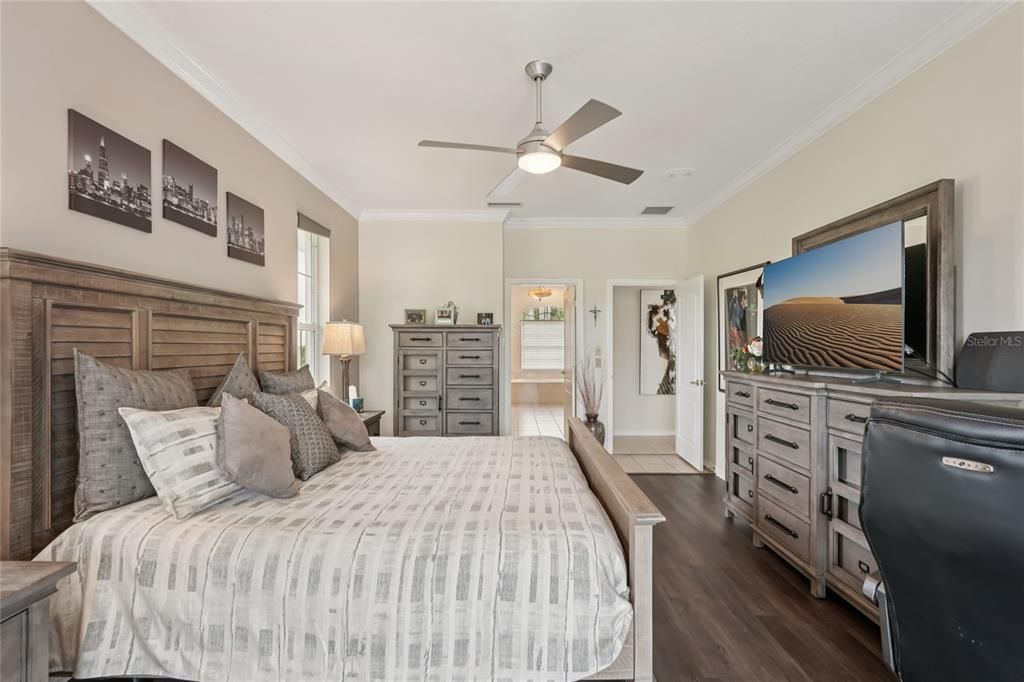 合同活跃: $615,000 (3 贝兹, 2 浴室, 2431 平方英尺)