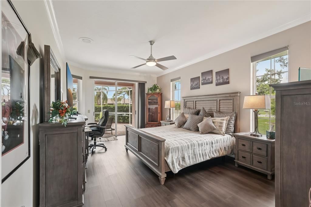 合同活跃: $615,000 (3 贝兹, 2 浴室, 2431 平方英尺)