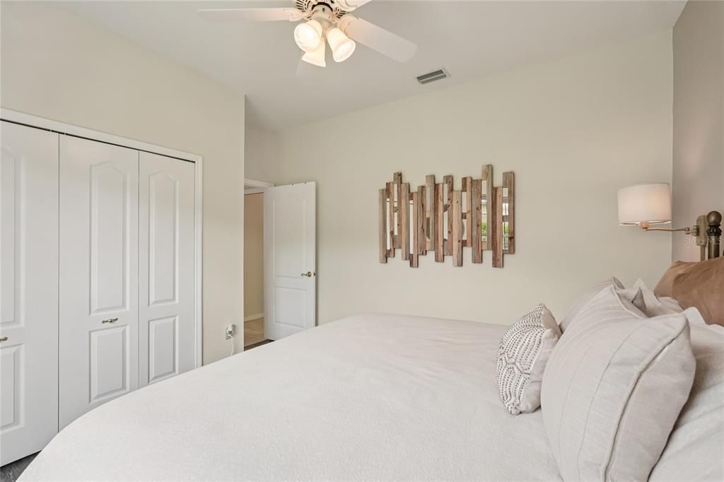 合同活跃: $615,000 (3 贝兹, 2 浴室, 2431 平方英尺)