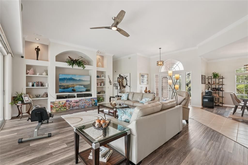 合同活跃: $615,000 (3 贝兹, 2 浴室, 2431 平方英尺)