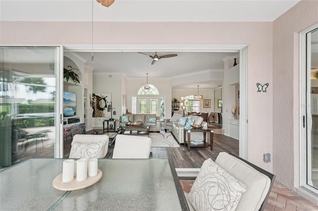 合同活跃: $615,000 (3 贝兹, 2 浴室, 2431 平方英尺)