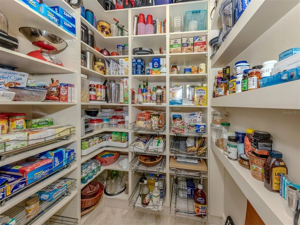 Active With Contract: $1,100,000 (3 beds, 2 baths, 2601 Square Feet)