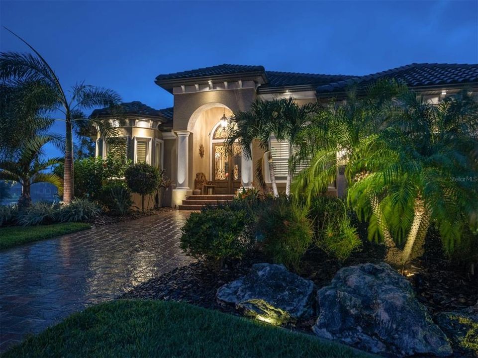 Active With Contract: $1,100,000 (3 beds, 2 baths, 2601 Square Feet)